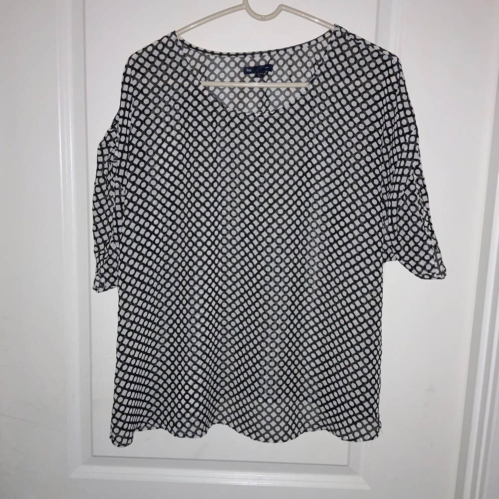 LOT OF TWO - BLACK AND CREAM BOXY FIT BLOUSES. GAP AND ?  Size XL - EUC